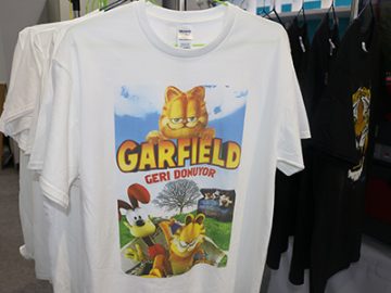 흰색 T 셔츠 디스플레이